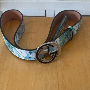 Gucci Women's Belt with Blue Floral Design and Silver Buckle